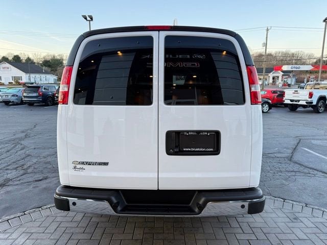 2025 Chevrolet Express Passenger 3500 1LS