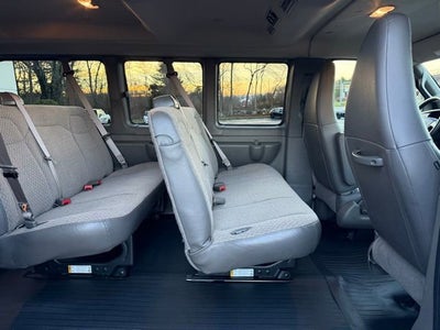 2025 Chevrolet Express Passenger 3500 1LS