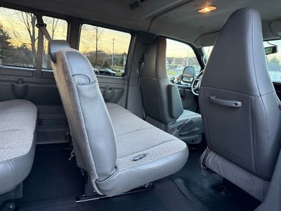 2025 Chevrolet Express Passenger 3500 1LS