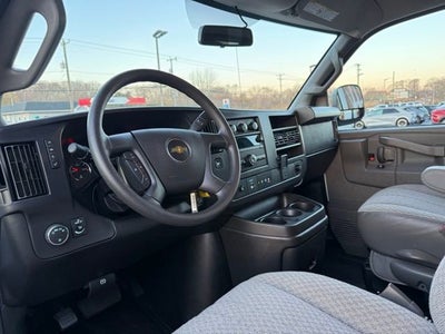2025 Chevrolet Express Passenger 3500 1LS