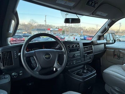 2025 Chevrolet Express Passenger 3500 1LS