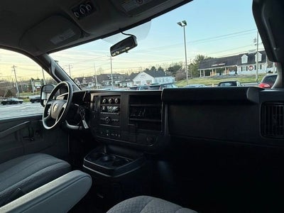 2025 Chevrolet Express Passenger 3500 1LS