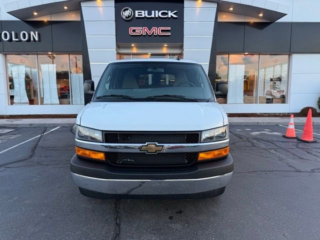 2025 Chevrolet Express Passenger 3500 1LS