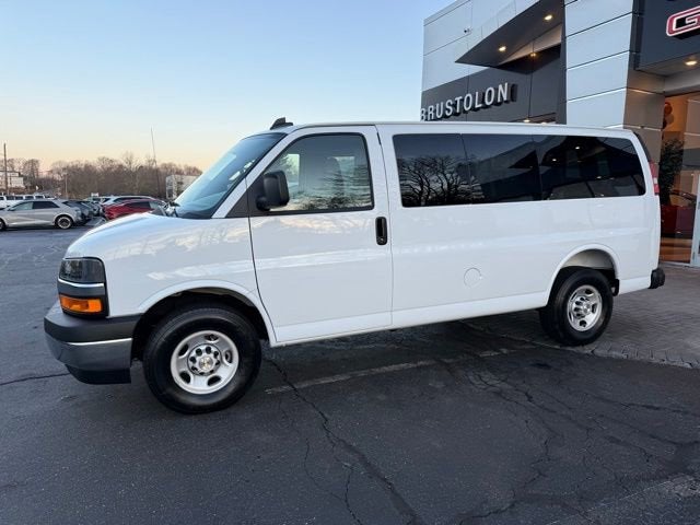 2025 Chevrolet Express Passenger 3500 1LS
