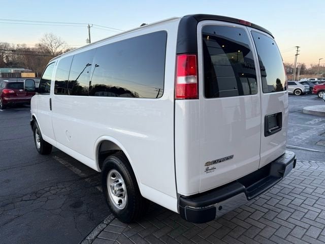 2025 Chevrolet Express Passenger 3500 1LS