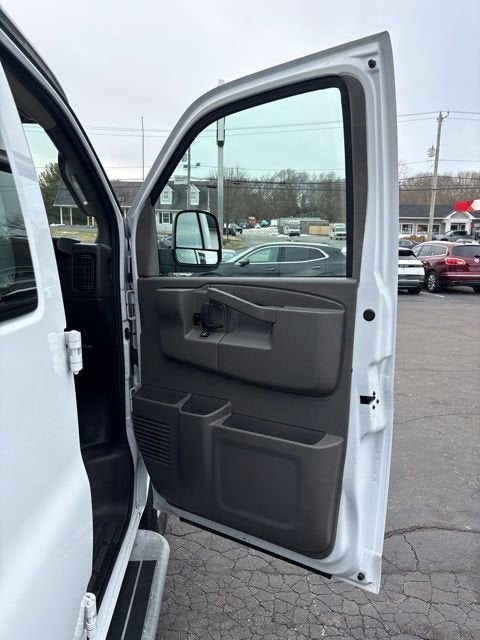 2024 Chevrolet Express Cargo 2500 WT