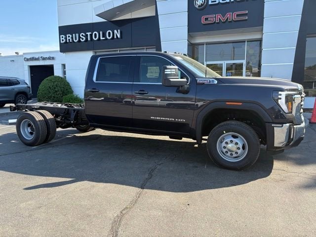 2026 GMC Sierra 4WD Crew Cab Chassis SLE's photo