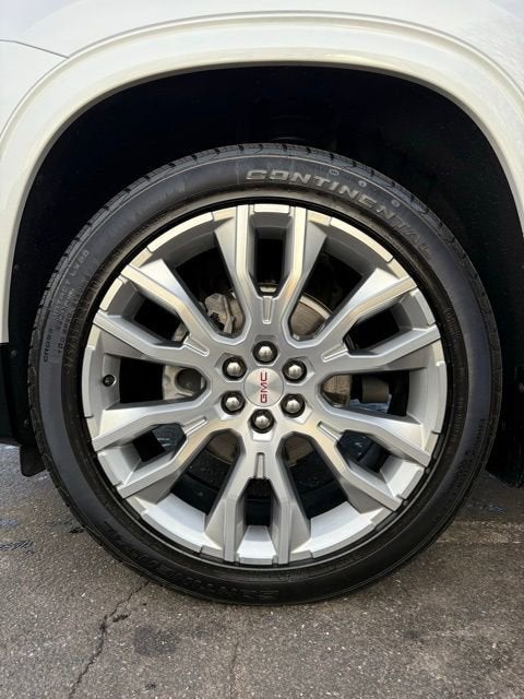 2025 GMC Acadia Denali