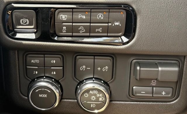 2026 GMC Yukon Denali - Photo 27