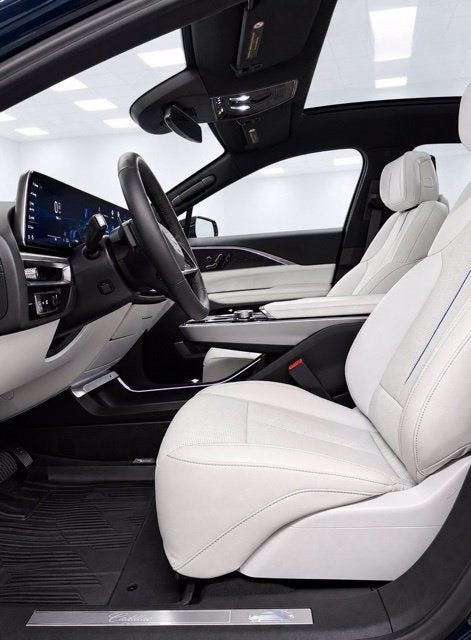 2024 Cadillac LYRIQ Luxury 1