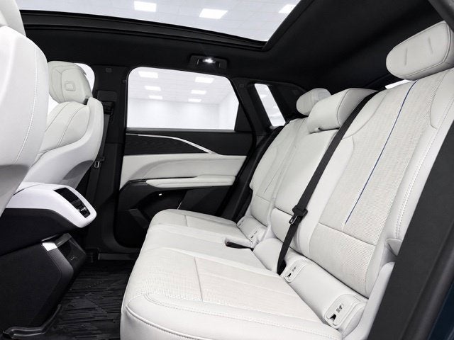 2024 Cadillac LYRIQ Luxury 1