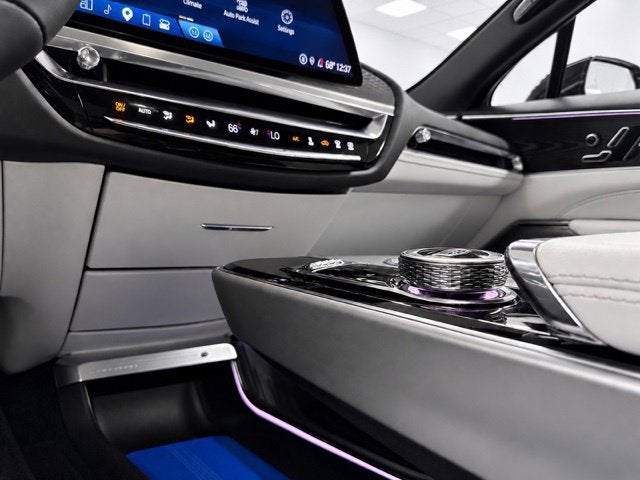 2024 Cadillac LYRIQ Luxury 1