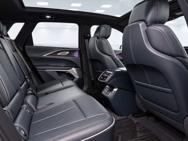 2024 Cadillac LYRIQ Luxury 3