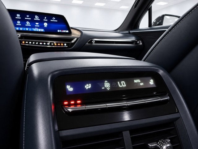 2024 Cadillac LYRIQ Luxury 3