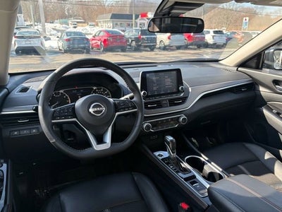 2025 Nissan Altima SR