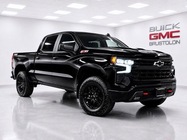 2023 Chevrolet Silverado 1500 LT Trail Boss 4WD Crew Cab Short Box's photo