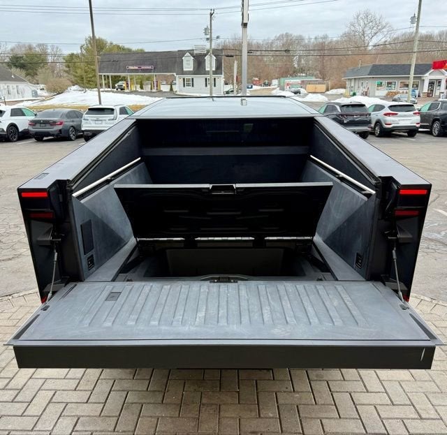 2024 Tesla Cybertruck Cyberbeast