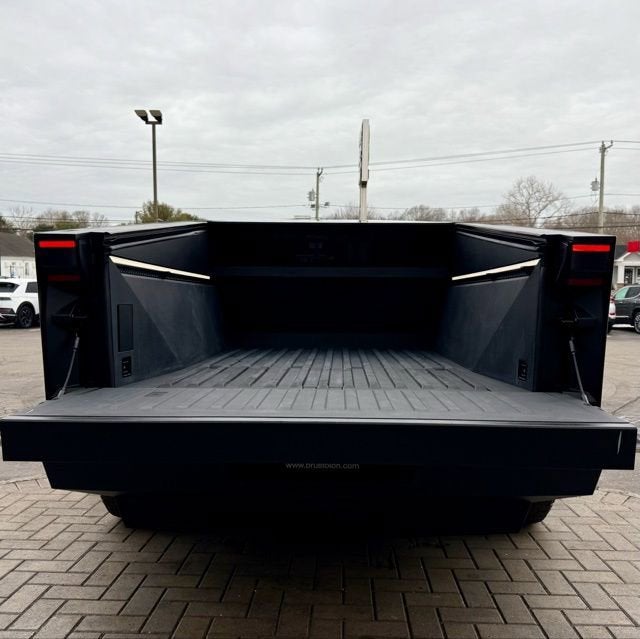 2024 Tesla Cybertruck Cyberbeast