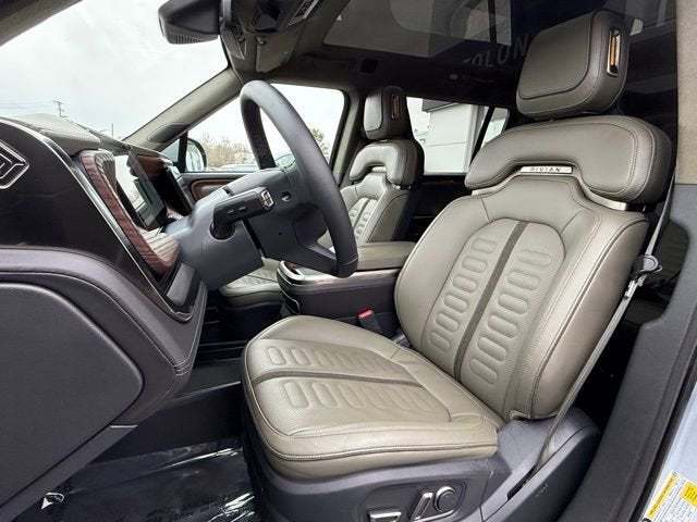 2023 RIVIAN R1S Adventure