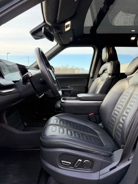 2023 RIVIAN R1S Adventure