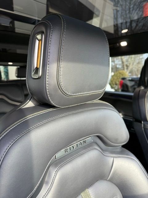 2023 RIVIAN R1S Adventure