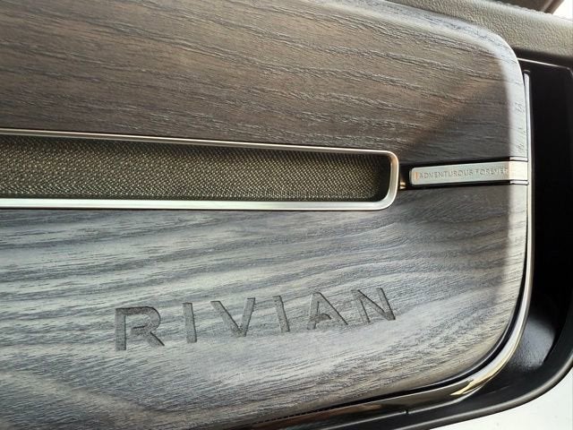 2023 RIVIAN R1S Adventure