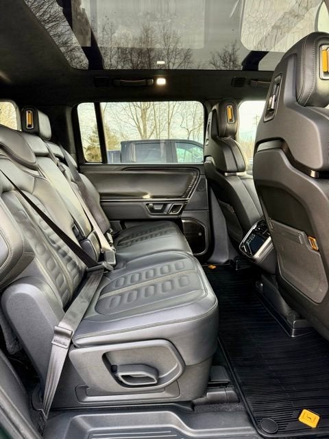 2023 RIVIAN R1S Adventure