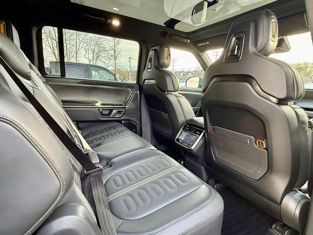 2023 RIVIAN R1S Adventure