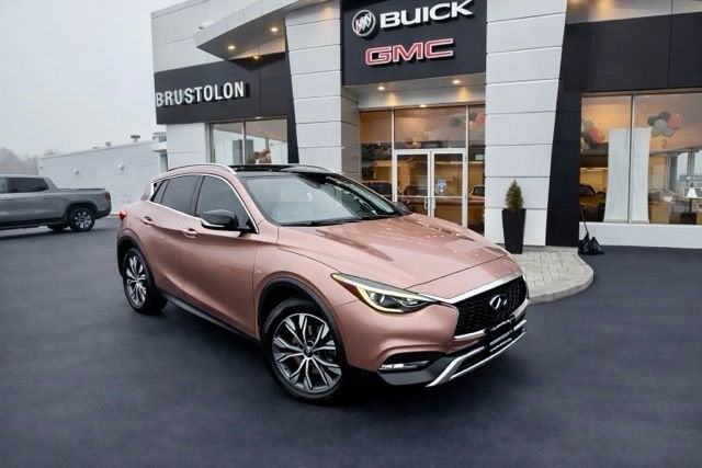2017 INFINITI QX30 Premium