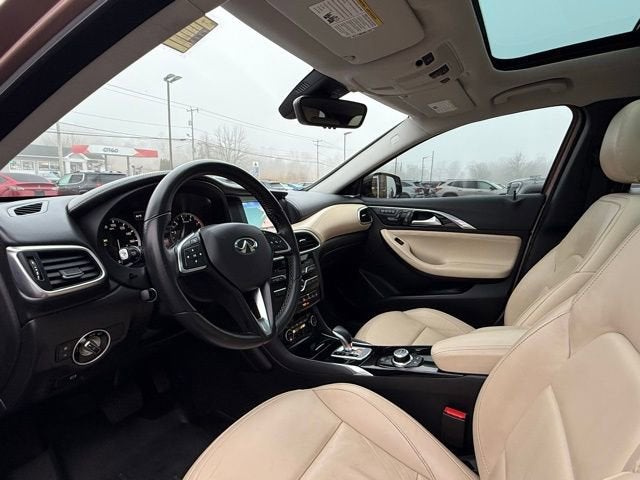 2017 INFINITI QX30 Premium