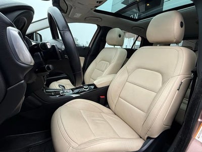 2017 INFINITI QX30 Premium