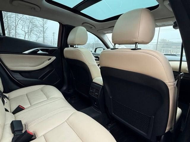 2017 INFINITI QX30 Premium