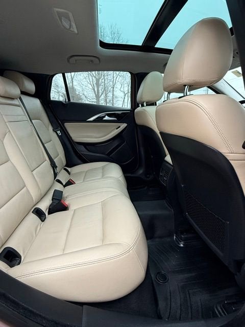 2017 INFINITI QX30 Premium