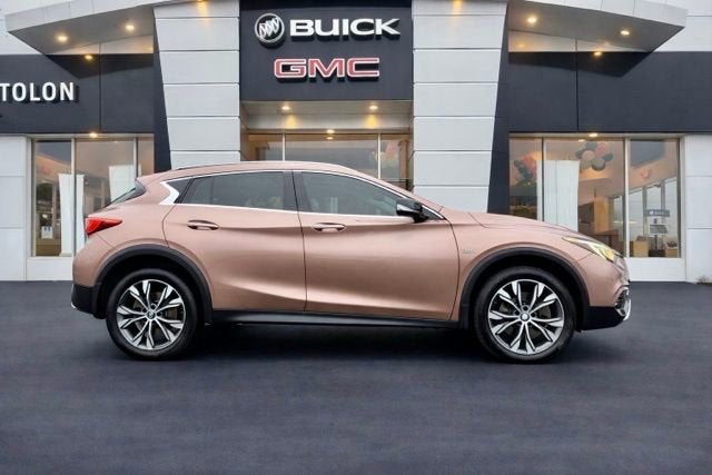 2017 INFINITI QX30 Premium