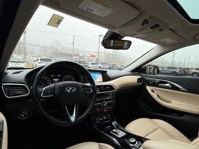 2017 INFINITI QX30 Premium