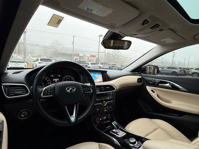 2017 INFINITI QX30 Premium