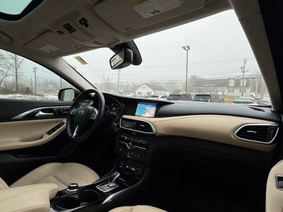 2017 INFINITI QX30 Premium