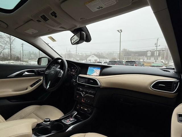 2017 INFINITI QX30 Premium