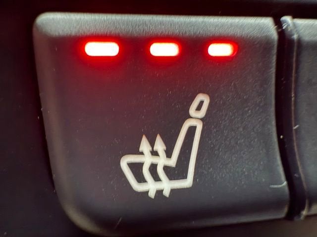 2017 INFINITI QX30 Premium