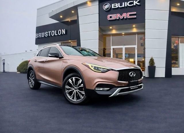 2017 INFINITI QX30 Premium