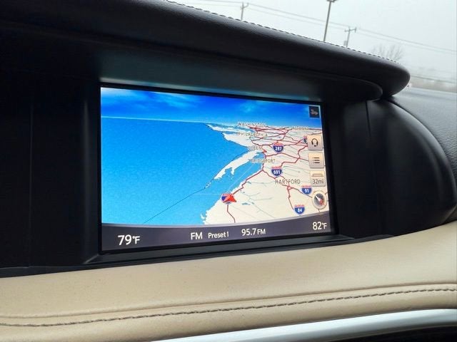 2017 INFINITI QX30 Premium