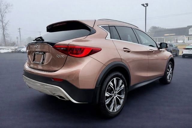 2017 INFINITI QX30 Premium