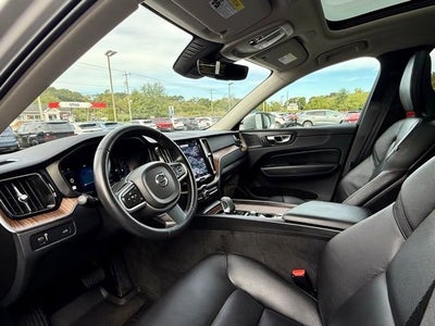 2022 Volvo XC60 Momentum