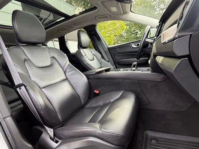 2022 Volvo XC60 Momentum