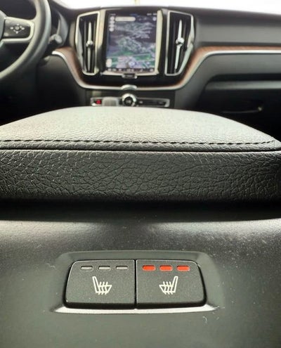 2022 Volvo XC60 Momentum