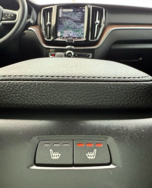 2022 Volvo XC60 Momentum