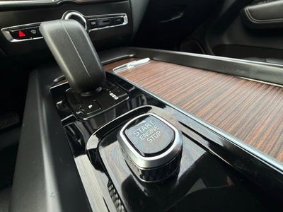 2022 Volvo XC60 Momentum