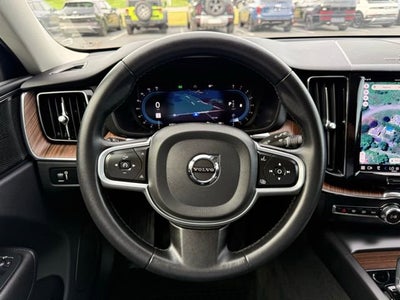 2022 Volvo XC60 Momentum