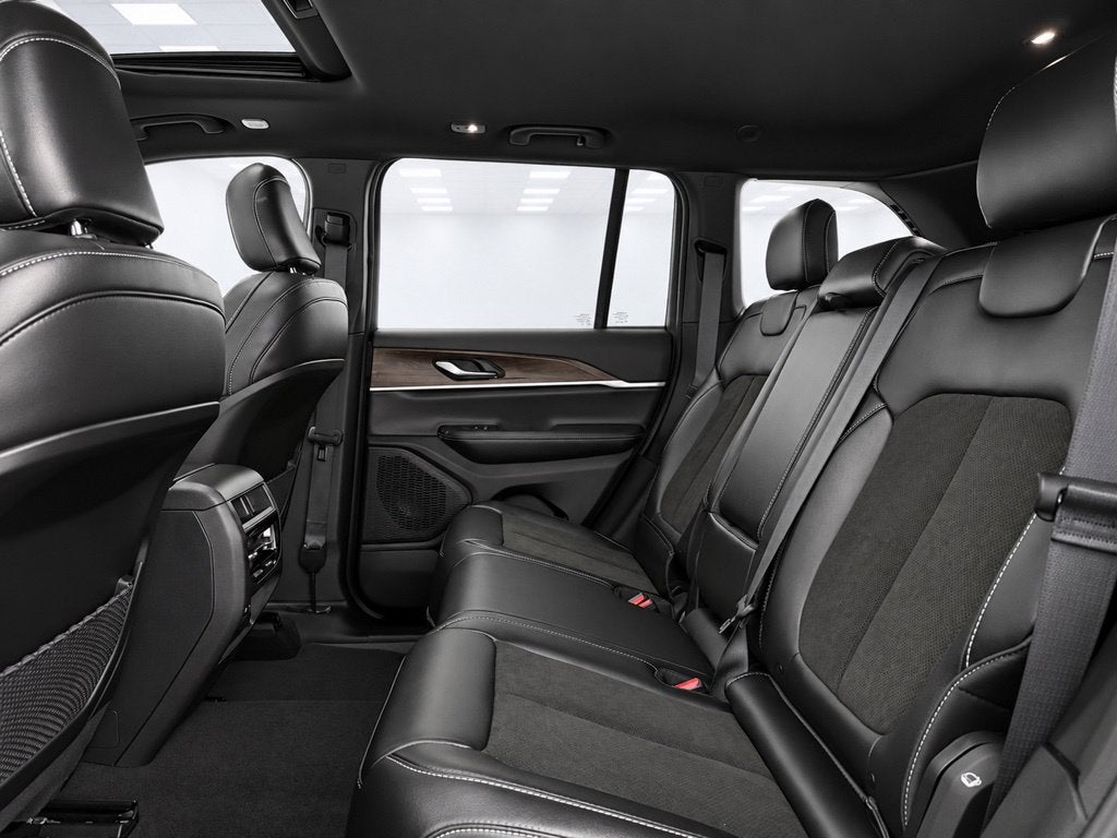 2026 Jeep Grand Cherokee Altitude