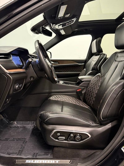 2022 Jeep Grand Cherokee Summit